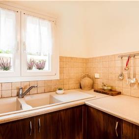 3 bedroom villa with pool & sea & mountain views, Episkepsi, sleeps 7